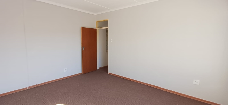 4 Bedroom Property for Sale in Hospitaalheuwel Free State